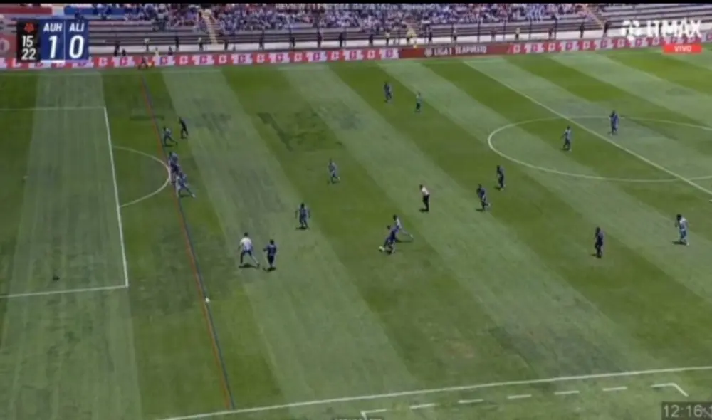 Alianza Lima y Alianza Universidad juegan en Huánuco. Foto: captura de L1 MAX Alianza Lima y Alianza Universidad juegan en Huánuco. Foto: captura de L1 MAX