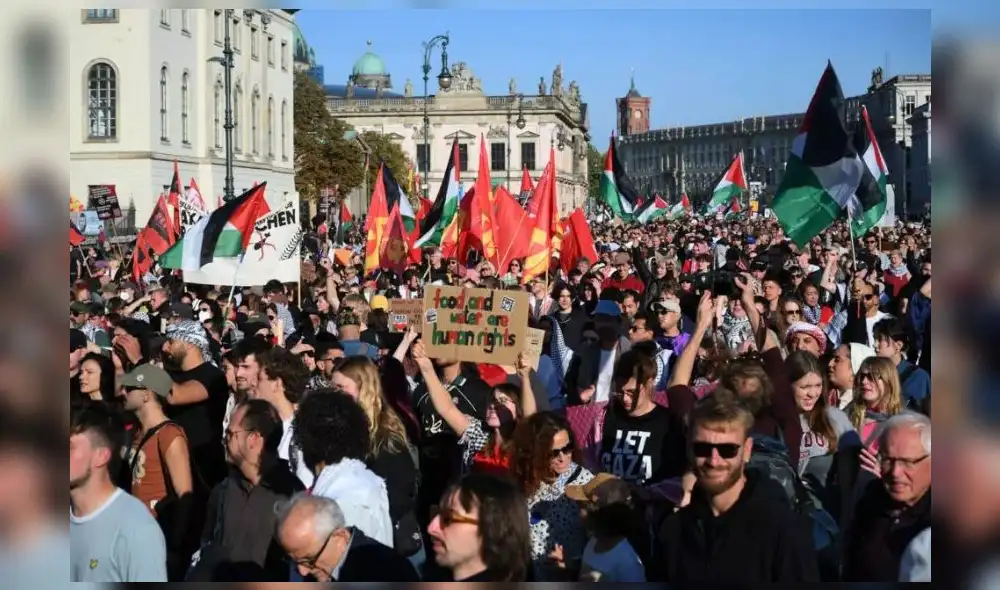 La ciudadanía se moviliza en Berlín contra la injusticia. Foto: AFP La ciudadanía se moviliza en Berlín contra la injusticia. Foto: AFP