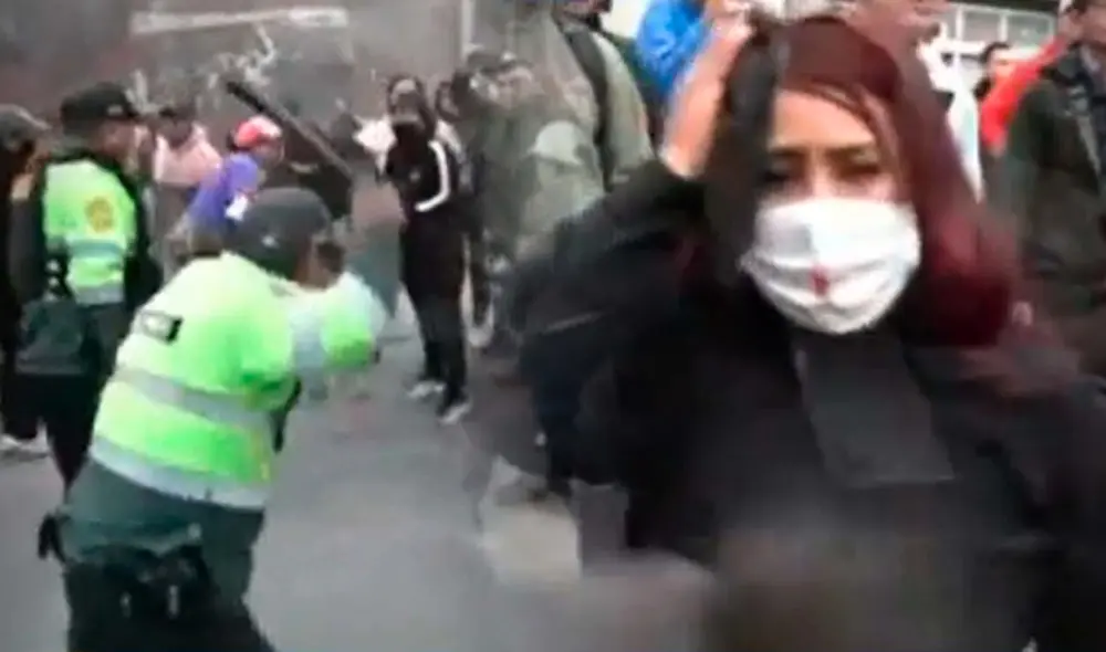 Mujer denuncia agresión policial en Carabayllo tras enfrentamiento durante paro de transportistas Mujer denuncia agresión policial en Carabayllo tras enfrentamiento durante paro de transportistas