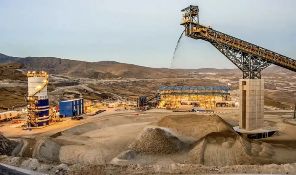 El Minem prevé que entre 2025 y 2026 se construyan 12 nuevas minas con una inversión superior a US$11.000 millones. El Minem prevé que entre 2025 y 2026 se construyan 12 nuevas minas con una inversión superior a US$11.000 millones.