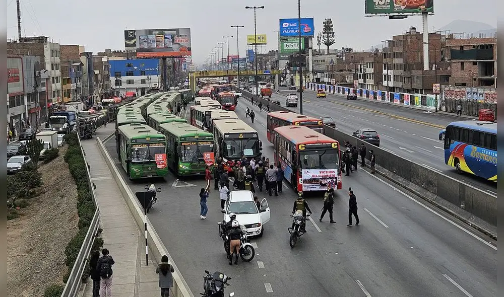 Paro de transportistas paralizó y Lima y Callao con un total apagado de motores. Paro de transportistas paralizó y Lima y Callao con un total apagado de motores.