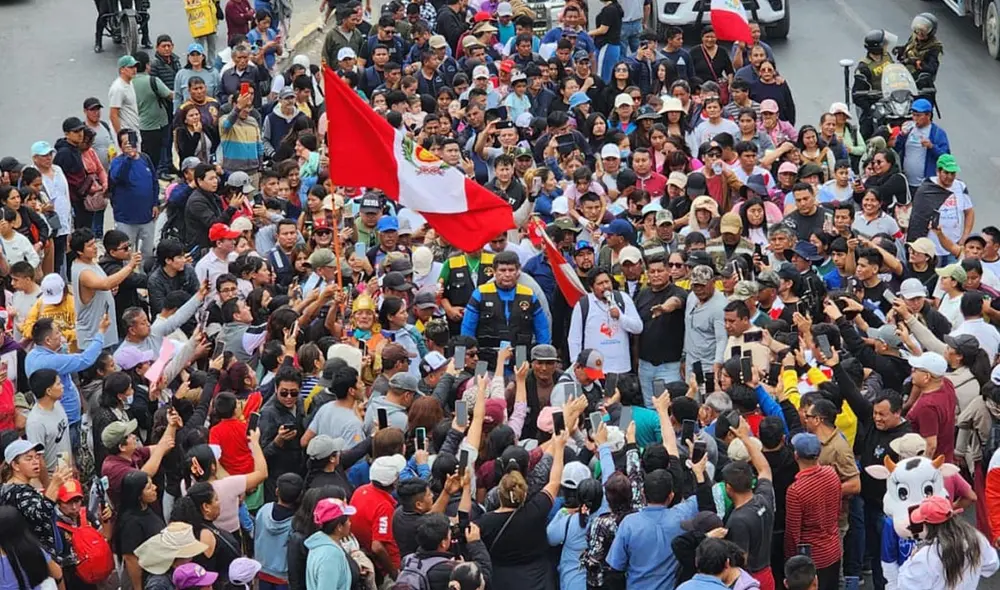 Alcalde de Pataz llegó a Lima en marcha de sacrificio y se unirá a paro del 15 de octubre. Foto: Kevinn García - La República.