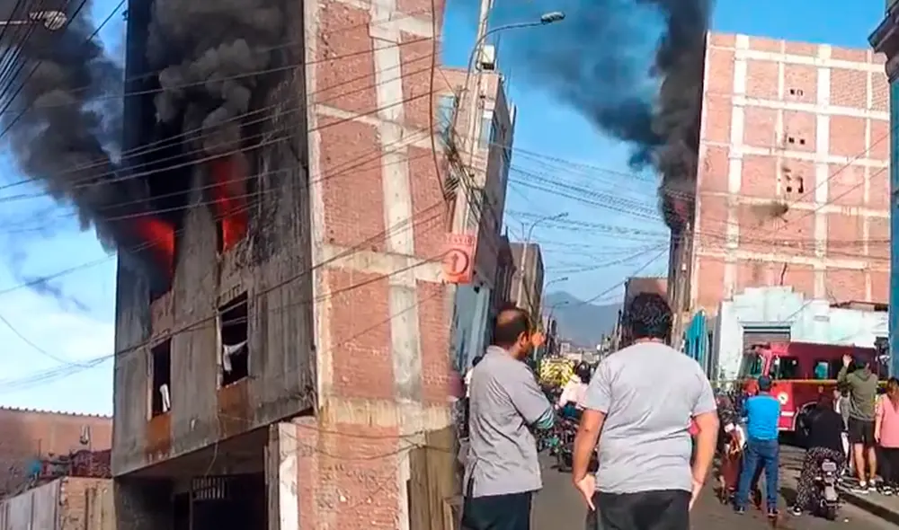 Incendio en Jirón Miroquesada, en el Centro de Lima.