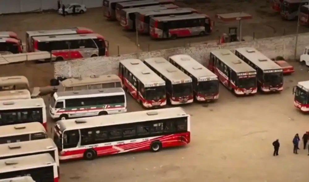 Explosión en Etradijusa: un ataque extorsivo causa pánico en San Martín de Porres. Vecinos informaron que delincuentes detonaron un artefacto explosivo en la sede de la empresa de transporte. Explosión en Etradijusa: un ataque extorsivo causa pánico en San Martín de Porres. Vecinos informaron que delincuentes detonaron un artefacto explosivo en la sede de la empresa de transporte.