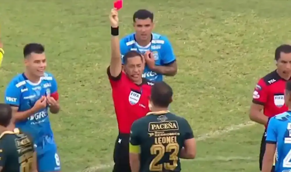 Blooming tuvo 4 expulsados, mientras que a Bolívar le echaron a 3 jugadores. Foto: captura de Fútbolcanal Blooming tuvo 4 expulsados, mientras que a Bolívar le echaron a 3 jugadores. Foto: captura de Fútbolcanal