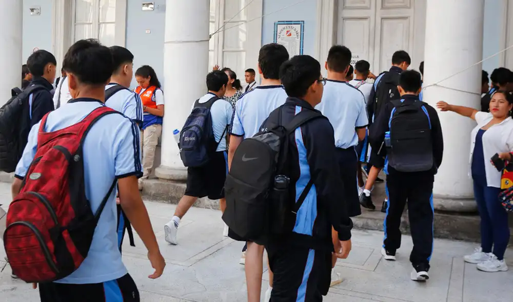 Conoce el cronograma escolar establecido por el Ministerio de Educación (Minedu). Foto: Composición LR Conoce el cronograma escolar establecido por el Ministerio de Educación (Minedu). Foto: Composición LR