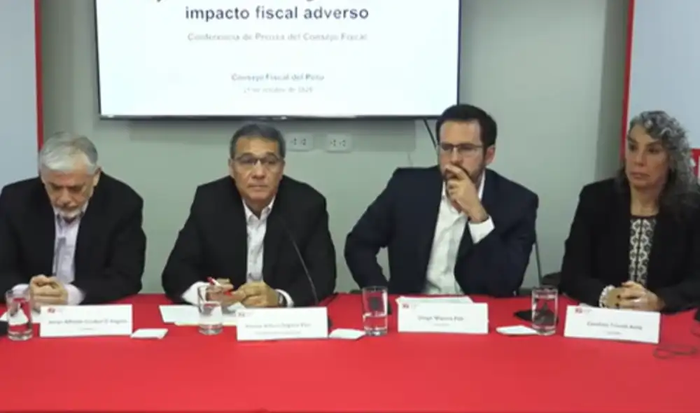 Miembros del CF: Juan Alfredo Escobal, Alonso Segura, Diego Macera y Carolina Trivelli Miembros del CF: Juan Alfredo Escobal, Alonso Segura, Diego Macera y Carolina Trivelli