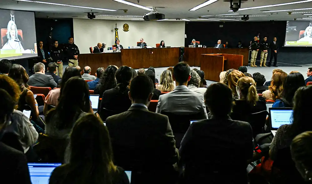 El tribunal concluyó que los condenados crearon y difundieron mensajes falsos sobre el sistema electoral. Foto: AFP. El tribunal concluyó que los condenados crearon y difundieron mensajes falsos sobre el sistema electoral. Foto: AFP.