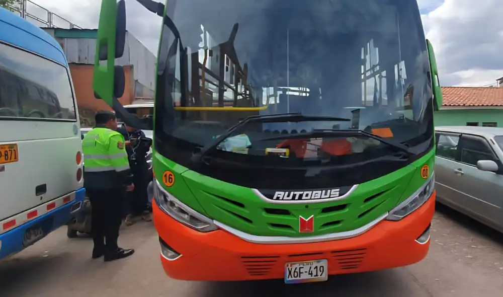 Por si fuera poco, bus del accidente no tenía tarjeta de circulación vigente. Foto: Luis Álvarez - La República. Por si fuera poco, bus del accidente no tenía tarjeta de circulación vigente. Foto: Luis Álvarez - La República.