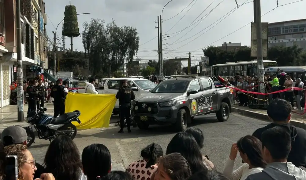 Asesinan a motorizado extranjero en la av. Alisos en Los Olivos. Asesinan a motorizado extranjero en la av. Alisos en Los Olivos.