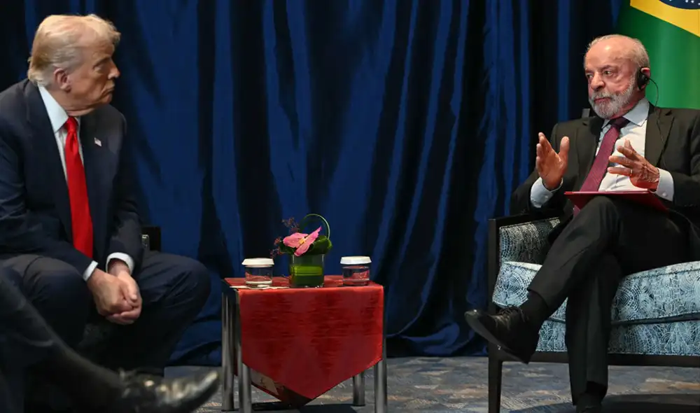 Donald Trump y Lula da Silva durante su reunión en la cumbre en Kuala Lumpur. Foto. AFP Donald Trump y Lula da Silva durante su reunión en la cumbre en Kuala Lumpur. Foto. AFP