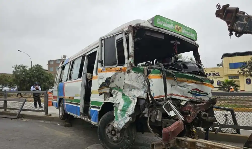 Couster invadió cerco del Metropolitano por presunto exceso de velocidad.