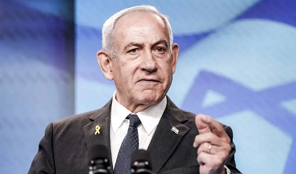 Benjamin Netanyahu enfrenta críticas por su manejo del alto el fuego; su coalición lo presiona por no garantizar la seguridad de los rehenes detenidos en Gaza. Foto: AFP Benjamin Netanyahu enfrenta críticas por su manejo del alto el fuego; su coalición lo presiona por no garantizar la seguridad de los rehenes detenidos en Gaza. Foto: AFP