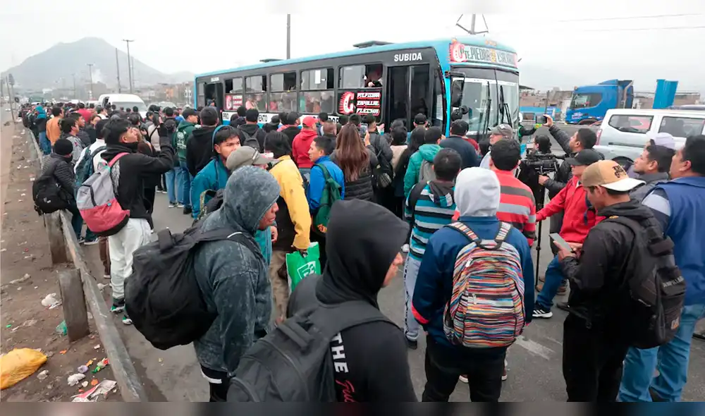 Transportistas anuncian nuevo paro de 24 horas para este martes 4 de noviembre en Lima y Callao Transportistas anuncian nuevo paro de 24 horas para este martes 4 de noviembre en Lima y Callao