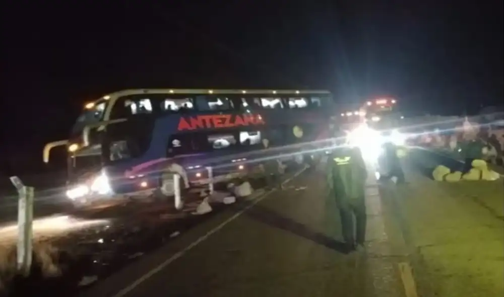 Cinco buses son asaltados por delincuentes en Ayacucho. Cinco buses son asaltados por delincuentes en Ayacucho.