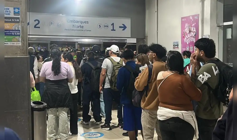 Caos en la estación Central del Metropolitano. Foto: Valeria Tosso