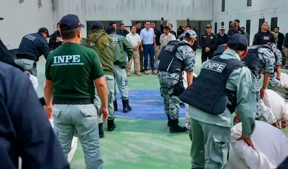 Agentes del INPE exigen al gobierno medidas efectivas e implementos para mayor seguridad contra los reos. Foto: Andina Agentes del INPE exigen al gobierno medidas efectivas e implementos para mayor seguridad contra los reos. Foto: Andina