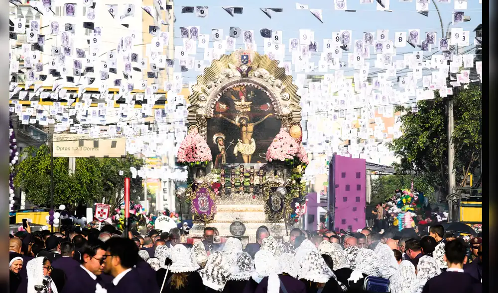 Último recorrido de la procesión del Señor de los Milagros hoy en el Día de los Santos. Foto: John Reyes/ La República. Último recorrido de la procesión del Señor de los Milagros hoy en el Día de los Santos. Foto: John Reyes/ La República.