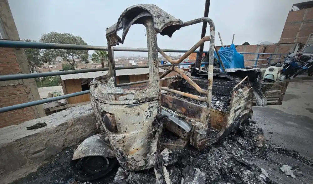 Extorsionadores incendian mototaxi de empresa Aravicus en Independencia previo al paro de transporte: exigen S/15.000 Extorsionadores incendian mototaxi de empresa Aravicus en Independencia previo al paro de transporte: exigen S/15.000
