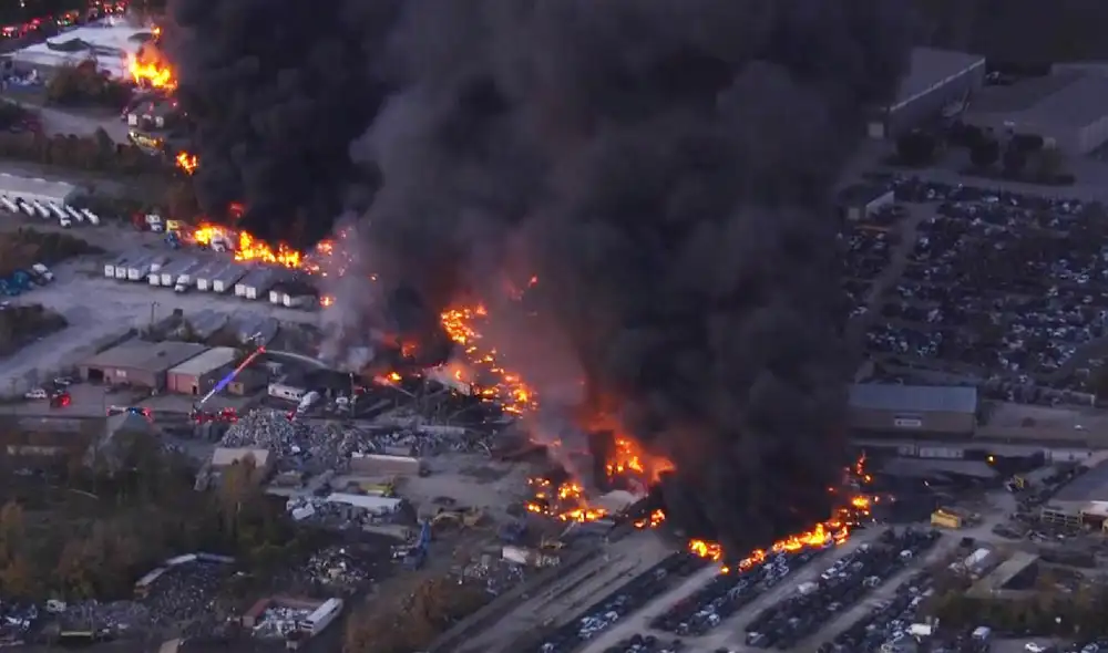 Tragedia en Louisville: avión de carga de UPS se estrella poco después de despegar. Foto: NOELreports/X