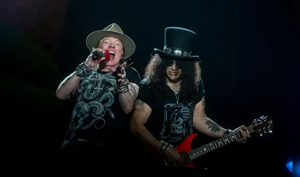 Axl Rose y Slash en concierto.