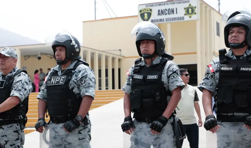 Este martes 4 de octubre, se registró un intento de motín en el penal Ancón I, donde internos del pabellón 4 incendiaron telas y papeles en señal de protesta por las visitas.