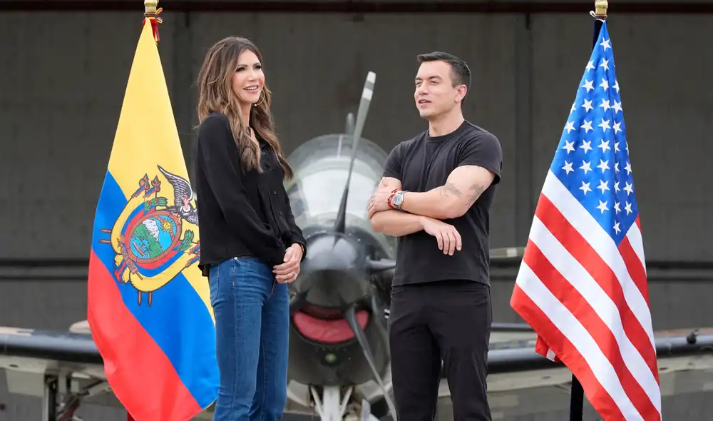 El presidente de Ecuador, Daniel Noboa, junto a Kristi Noem, Secretaria de Seguridad Nacional de los Estados Unidos.