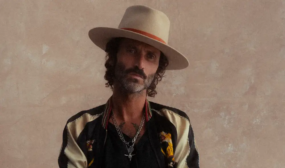 El cantautor español Leiva llegará por primera vez a Lima el 23 de enero, brindando un único concierto en el CCB de Barranco, en una velada cargada de nostalgia. Foto: difusión