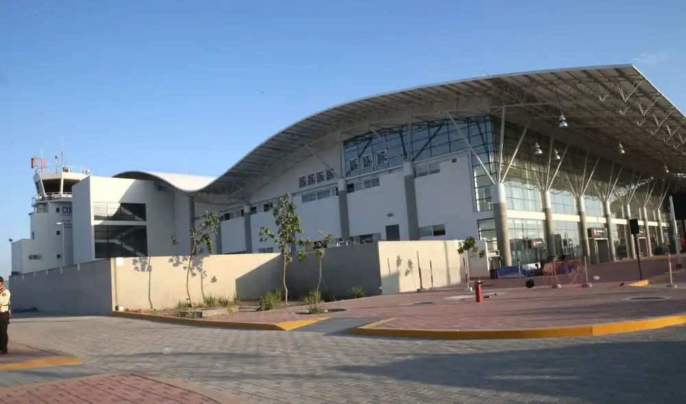 Pisco suspende vuelos