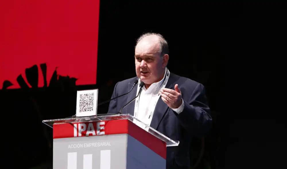 López Aliaga no logró leer en totalidad sus propuestas en los sectores educación y salud. Foto: difusión