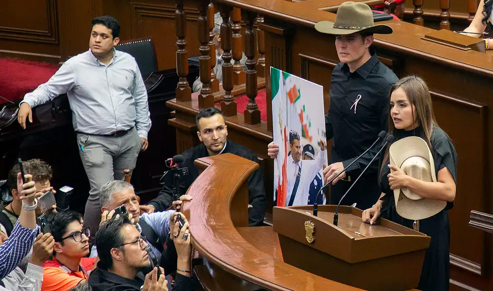 Grecia Quiroz, viuda del fallecido alcalde Carlos Manzo, pronunció un discurso tras jurar como alcaldesa de Uruapan.