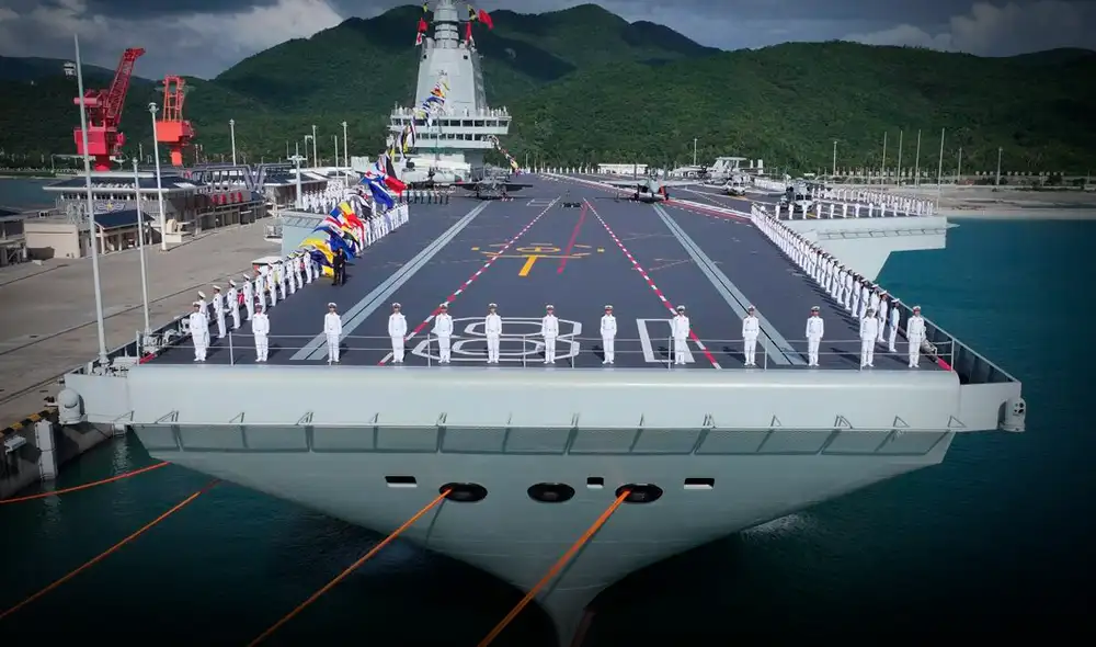 China desafía a Estados Unidos con nuevo portaaviones. China desafía a Estados Unidos con nuevo portaaviones.