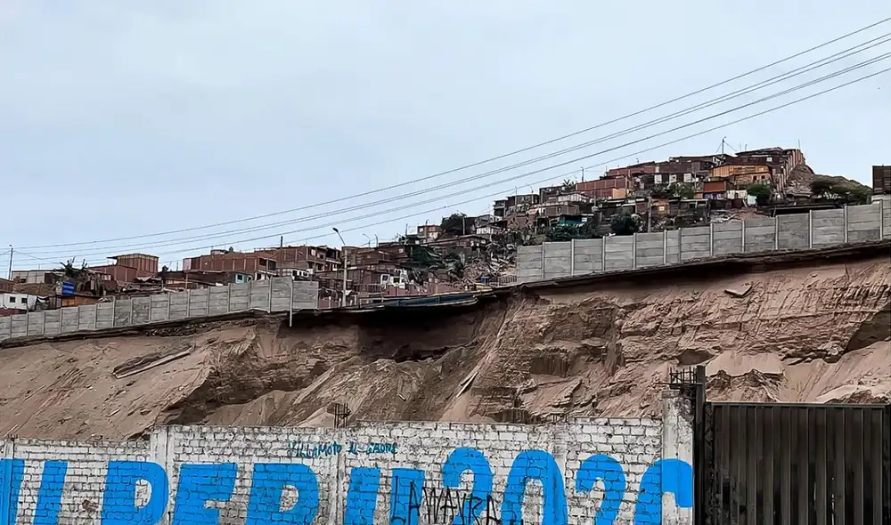 Autoridades solicitan el cierre total de la vía por temor al colapso total de la carretera.