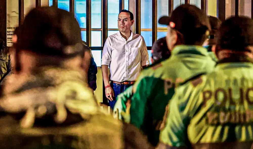 José Jerí frente a efectivos policiales | Foto: difusión. José Jerí frente a efectivos policiales | Foto: difusión.