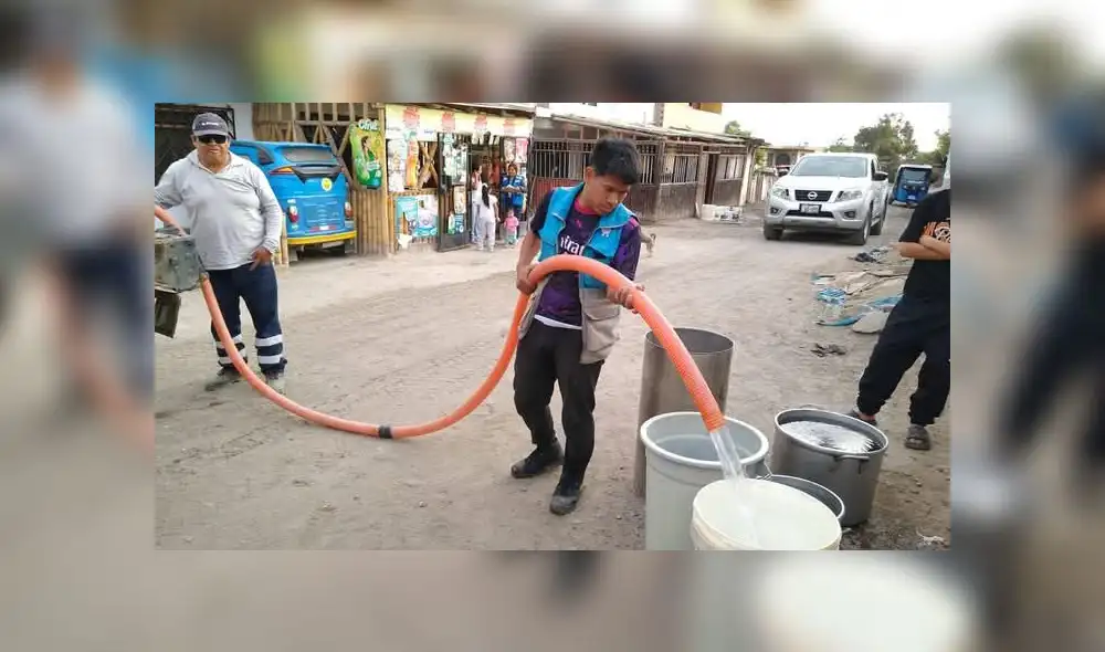 En camiones cisterna distribuyen agua potable en Mala.