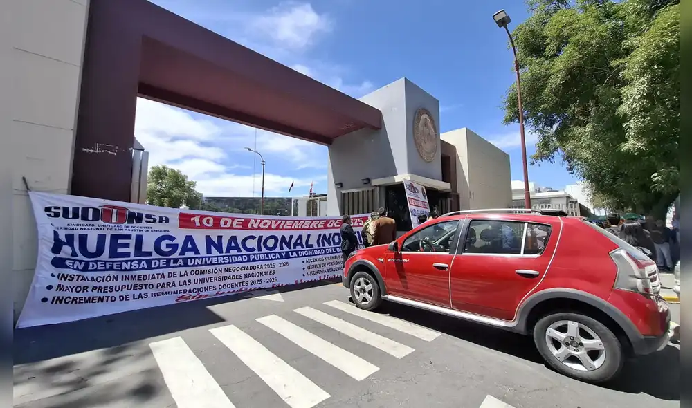 Huelga indefinida en la UNSA: docentes exigen mayor inversión en la universidad pública. Foto: Wilder Pari/ La República.
