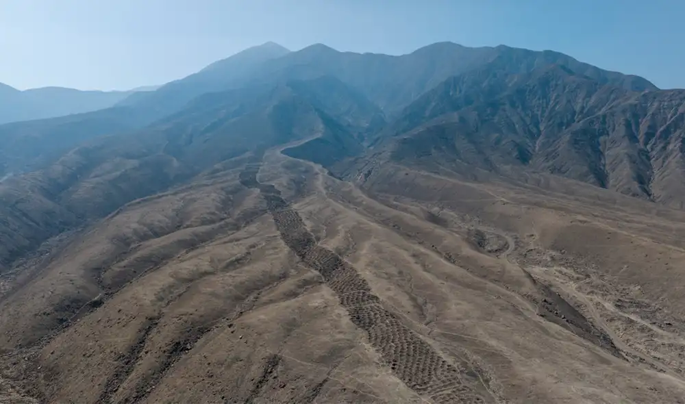 Fotografía aérea de la “banda de agujeros” en el Valle de Chincha en Ica, Perú. Foto: Antiquity