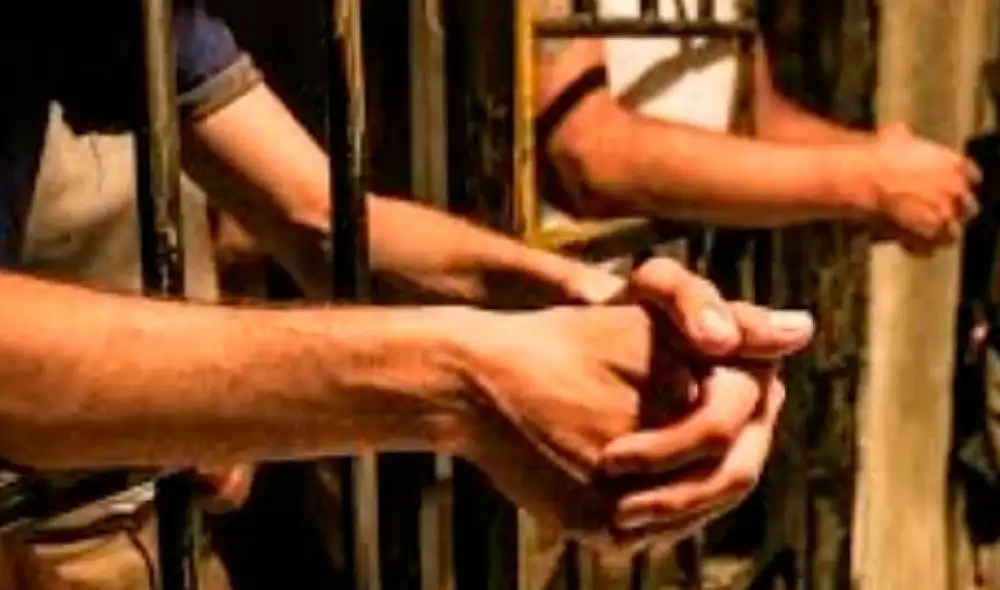 Villanueva Ríos recibió una condena suspendida de siete años y seis meses, debiendo seguir reglas de conducta para evitar prisión. Fuente: Difusión.