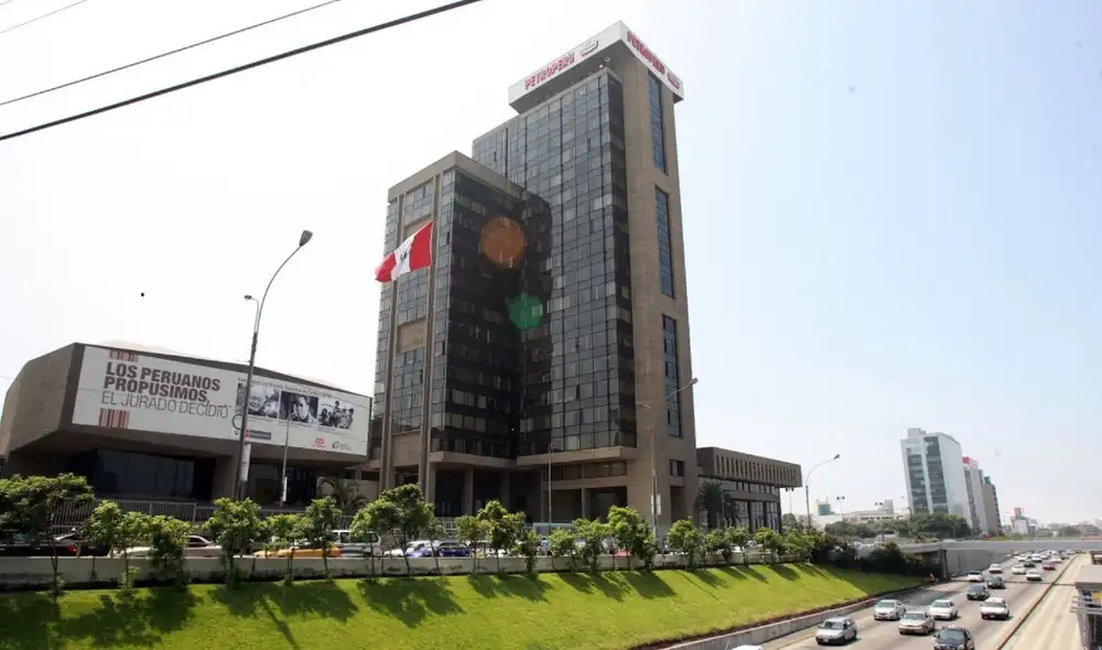 El edificio central de Petroperú no forma parte de los 55 inmuebles que se venderán. Foto: Andina