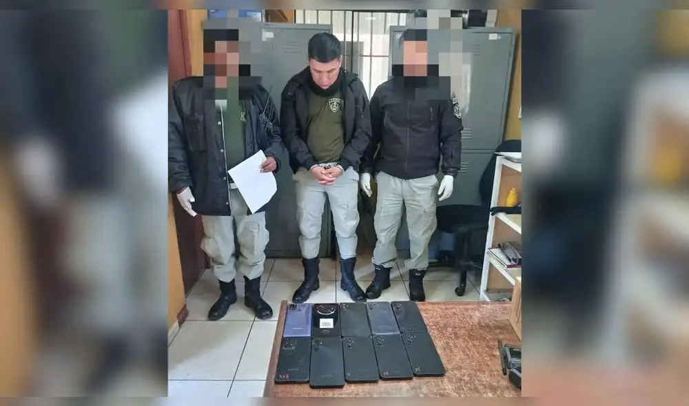 Servidor penitenciario cayó con 10 celulares en el penalde Cajamarca.
