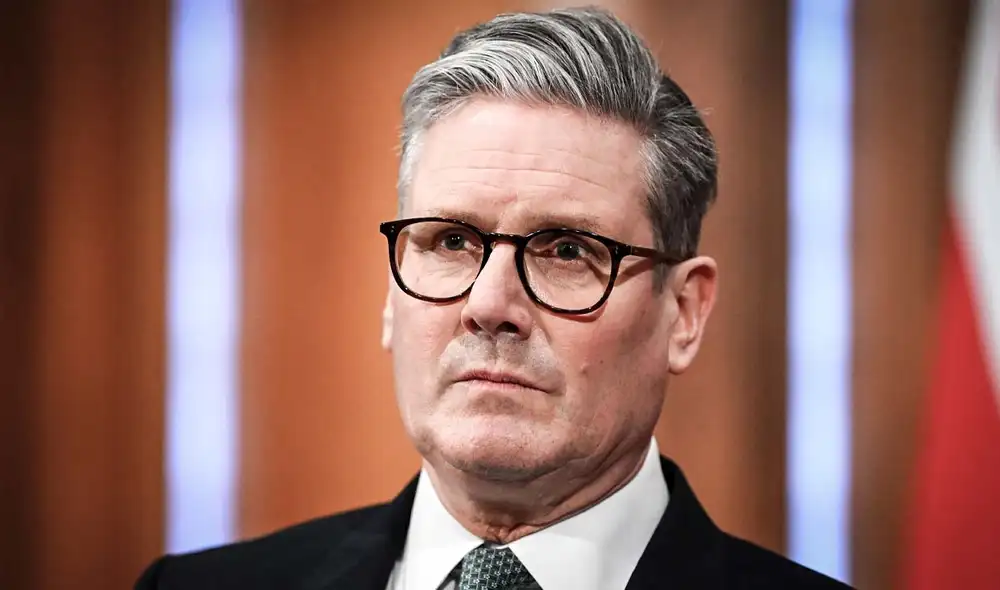 El primer ministro del Reino Unido, Keir Starmer, enfrenta su mayor crisis política desde 2024, con filtraciones que sugieren un golpe dentro de su propio gabinete. Foto: AFP