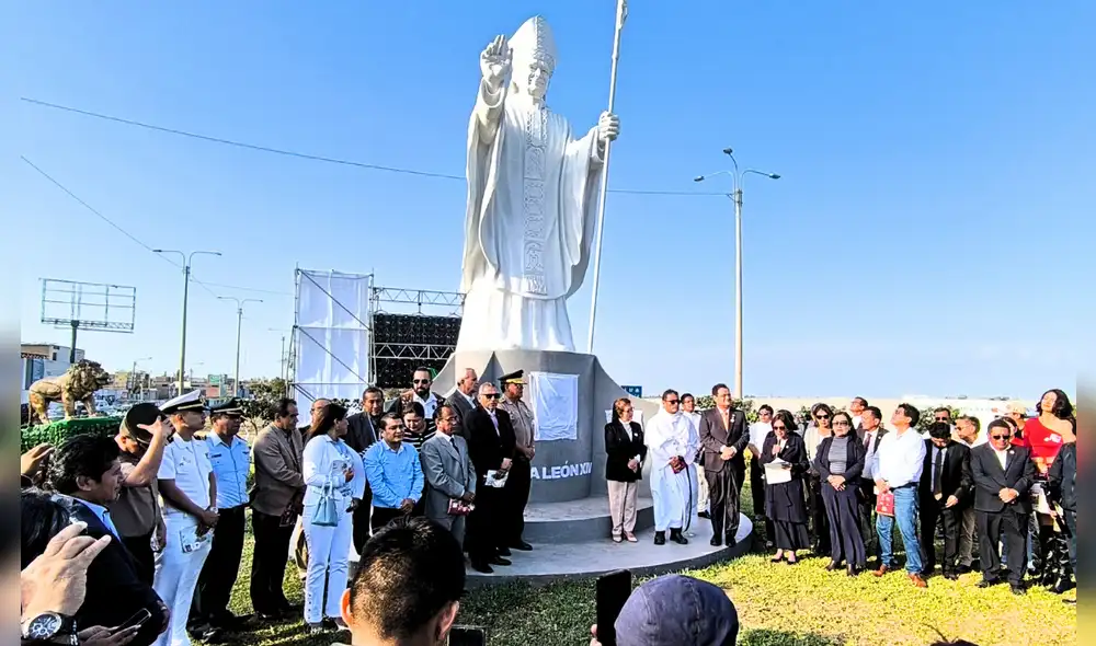 La estatua tiene una altura de siete metros y pesa media tonelada. Foto: Emmanuel Moreno/ La República.
