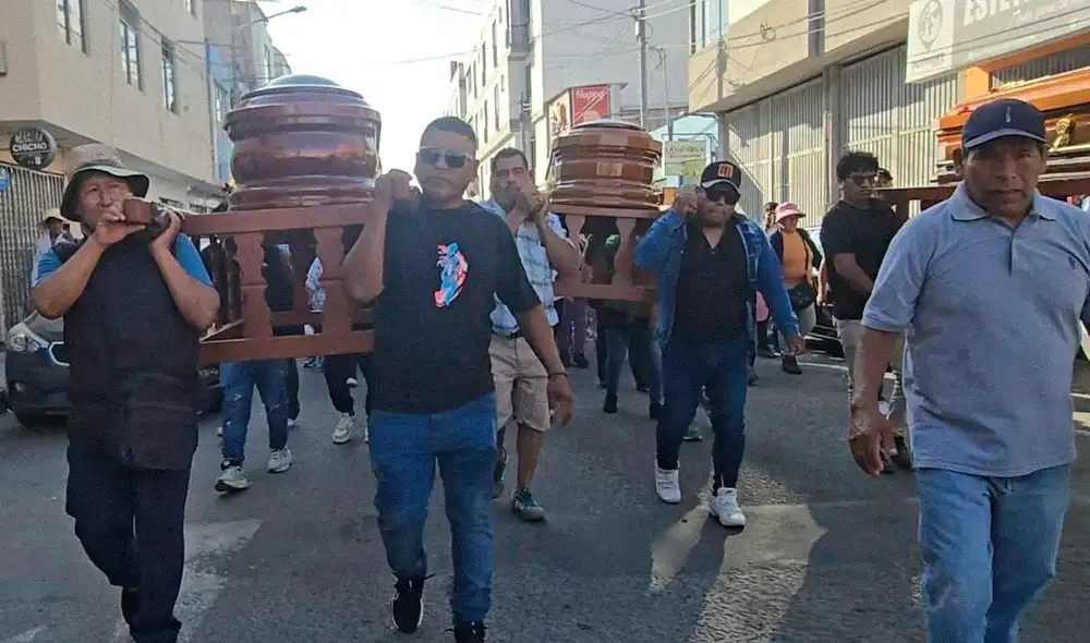 Tres integrantes de una misma familia fallecieron cuando retornada de una feria en Chala. Créditos: Wilder Pari y Mirelia Quispe / La República.