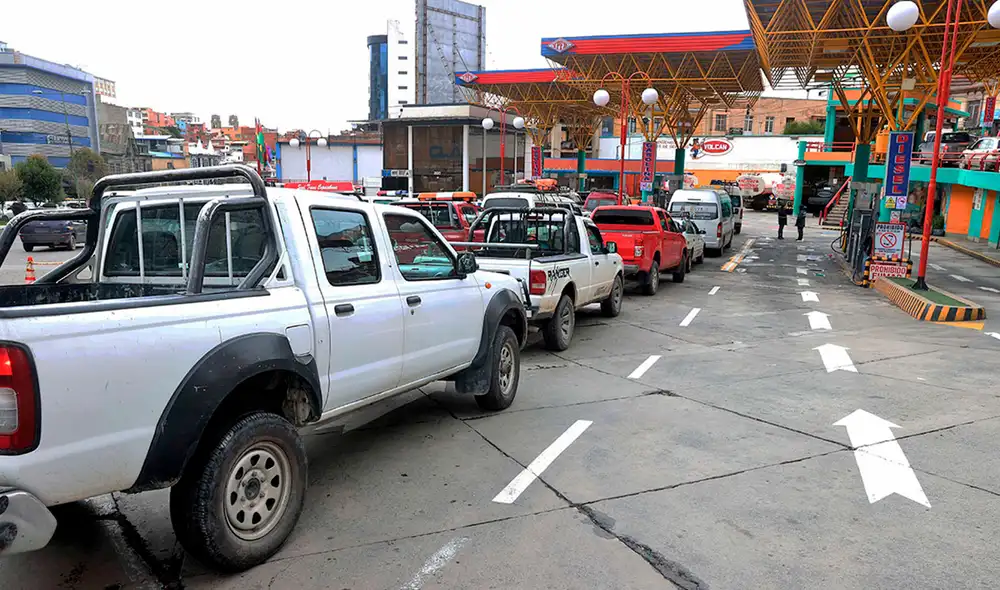 Gobierno boliviano apunta a un gradual restablecimiento del suministro de combustible. Foto: Jornada
