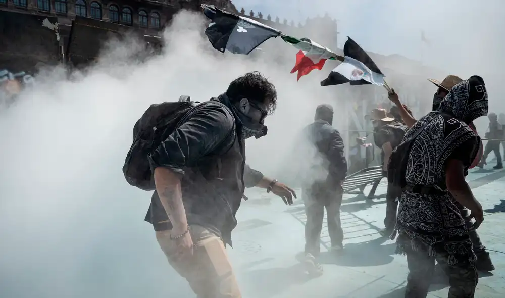 La policía lanzó gases lacrimógenos contra manifestantes de la 'Generación Z'. La policía lanzó gases lacrimógenos contra manifestantes de la 'Generación Z'.