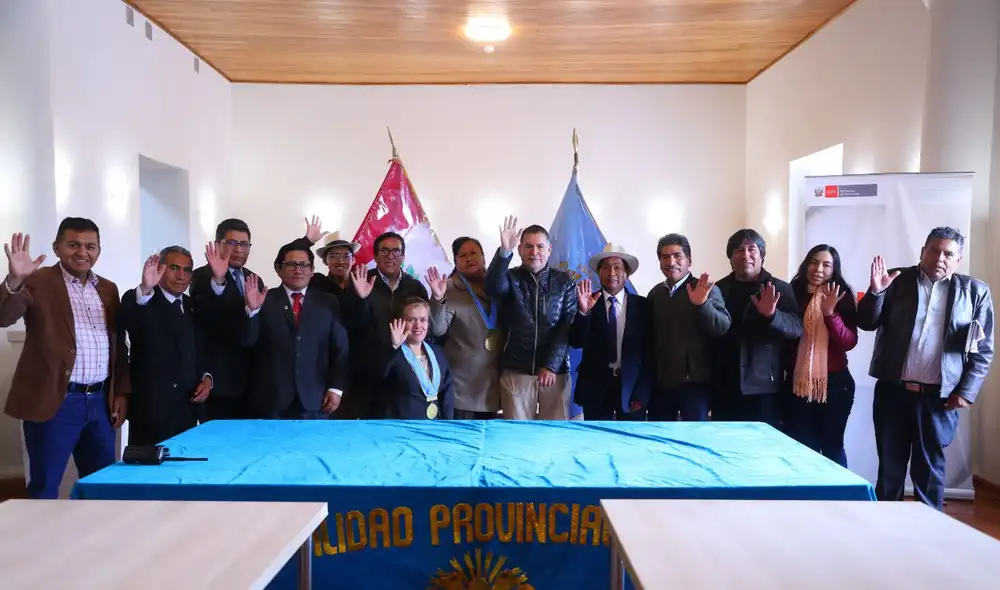 El ministro de Educación, Jorge Figueroa Guzmán, se reunió con representantes de la Municipalidad de Jauja.