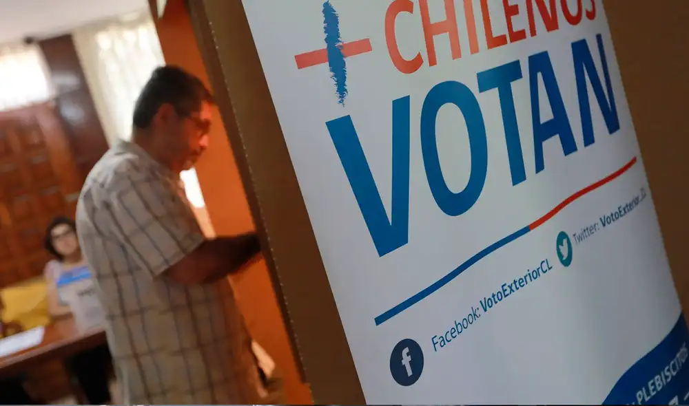 Los ciudadanos chilenos emitieron su voto en el extranjero donde se envió el material electoral en varios países para estas elecciones. Foto: AFP Los ciudadanos chilenos emitieron su voto en el extranjero donde se envió el material electoral en varios países para estas elecciones. Foto: AFP