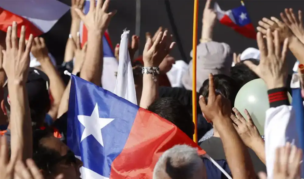Si ningún candidato presidencial en Chile supera el 50% de los votos, entonces se realiza una segunda vuelta. Si ningún candidato presidencial en Chile supera el 50% de los votos, entonces se realiza una segunda vuelta.