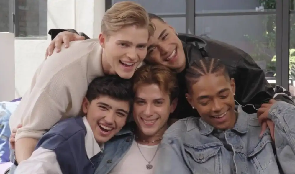 Gabi, Drew, Kenneth, Alejandro y Kaue debutaron como integrantes de la boyband latina de HYBE, Santos Bravos, el 21 de octubre de 2025. Gabi, Drew, Kenneth, Alejandro y Kaue debutaron como integrantes de la boyband latina de HYBE, Santos Bravos, el 21 de octubre de 2025.