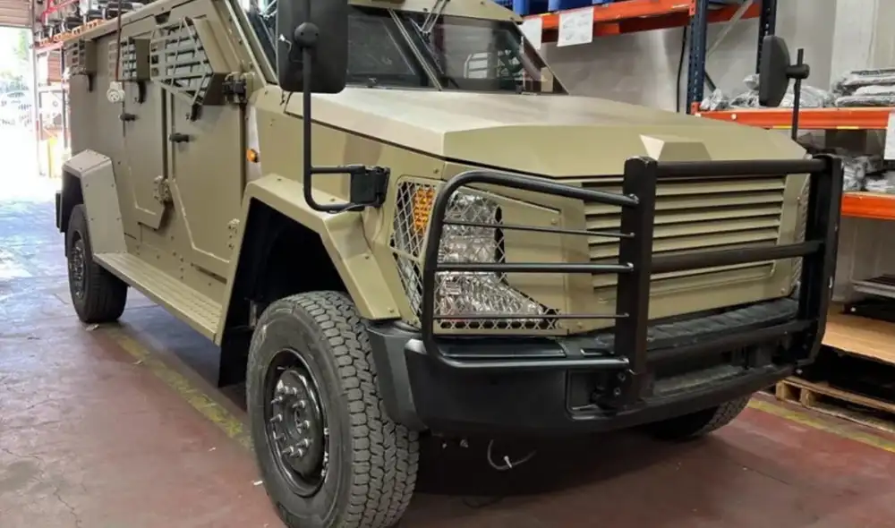 El vehículo blindado Sandcat EX12 (4x4) de la fábrica israelí Plasan Sasa adquirido por el Ministerio del Interior. El vehículo blindado Sandcat EX12 (4x4) de la fábrica israelí Plasan Sasa adquirido por el Ministerio del Interior.